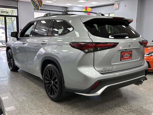 Celestial Silver Metallic 2025 Toyota Highlander XSE