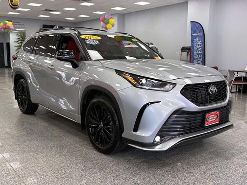 Celestial Silver Metallic 2025 Toyota Highlander XSE