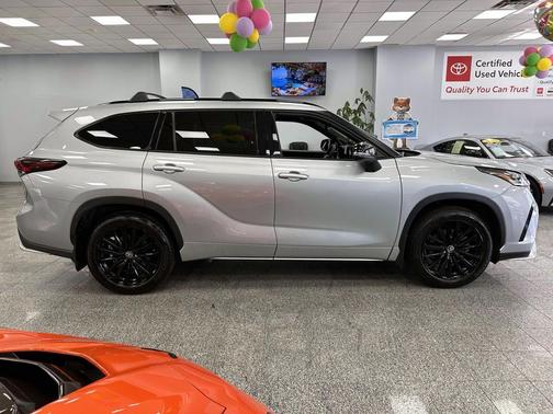 Celestial Silver Metallic 2025 Toyota Highlander XSE