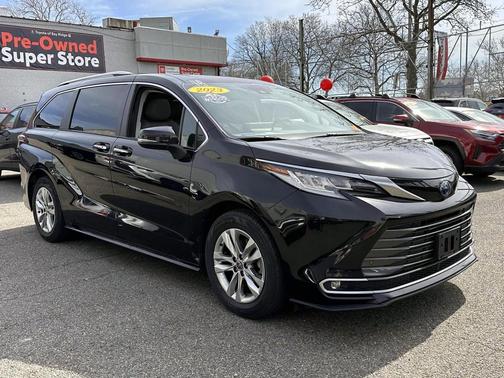 2023 Toyota Sienna Limited