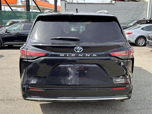 2023 Toyota Sienna Limited