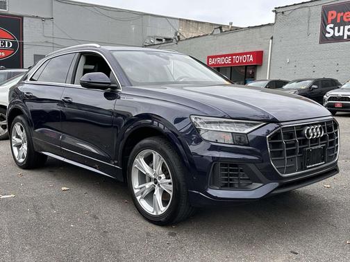 2023 Audi Q8 55 Premium