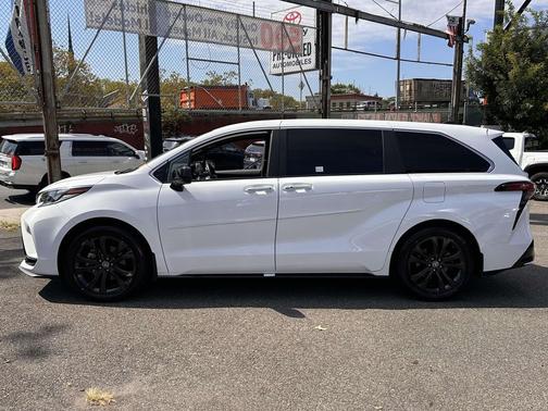2023 Toyota Sienna XSE 7 Passenger