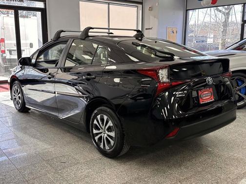 2022 Toyota Prius LE