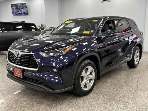 2022 Toyota Highlander LE