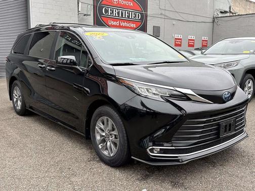 2022 Toyota Sienna XLE