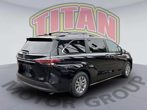 2022 Toyota Sienna XLE