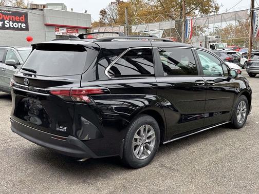 2022 Toyota Sienna XLE