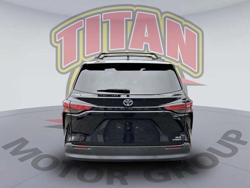 2022 Toyota Sienna XLE
