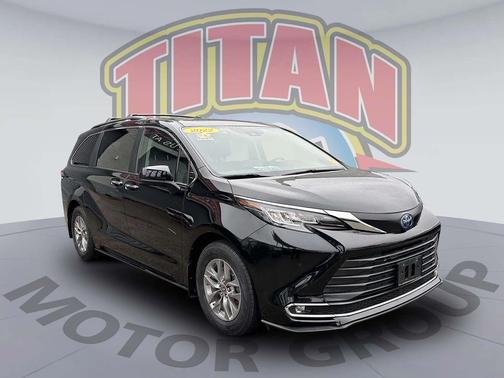 2022 Toyota Sienna XLE