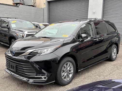 2022 Toyota Sienna XLE
