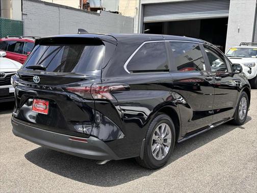 2025 Toyota Sienna XLE 7 Passenger