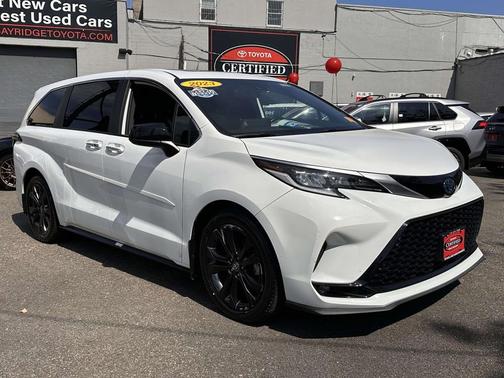 2023 Toyota Sienna XSE 7 Passenger