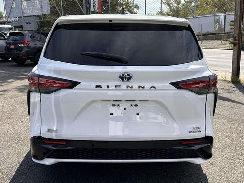 2023 Toyota Sienna XSE 7 Passenger