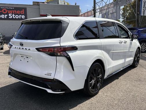 2023 Toyota Sienna XSE 7 Passenger