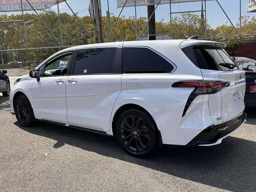 2023 Toyota Sienna XSE 7 Passenger
