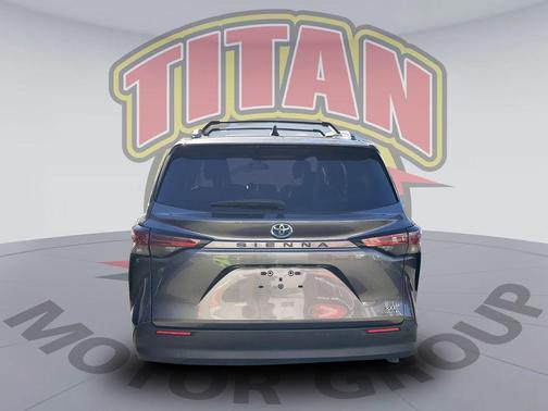 2021 Toyota Sienna XLE 8 Passenger