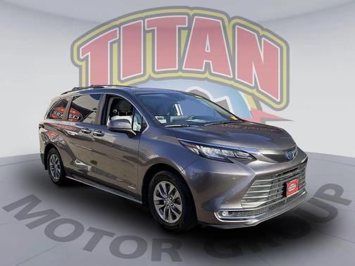 2021 Toyota Sienna XLE 8 Passenger