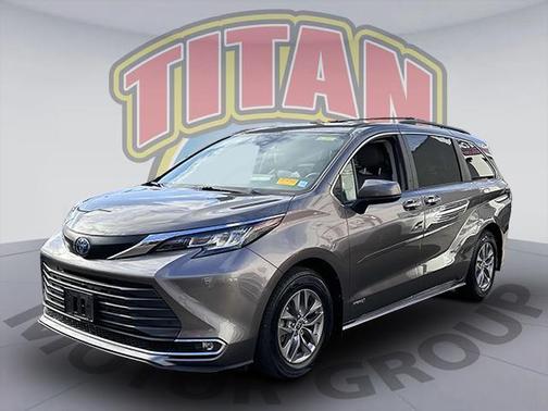 2021 Toyota Sienna XLE 8 Passenger