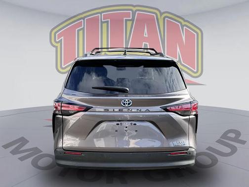 2021 Toyota Sienna XLE 8 Passenger