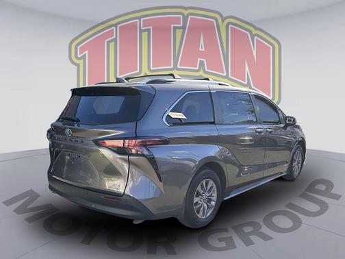 2021 Toyota Sienna XLE 8 Passenger