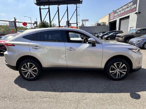 Titanium Glow 2024 Toyota Venza LE