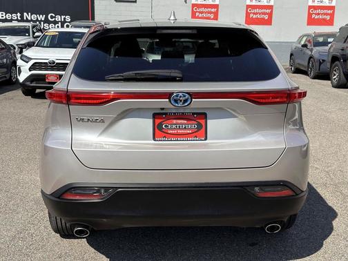 Titanium Glow 2024 Toyota Venza LE