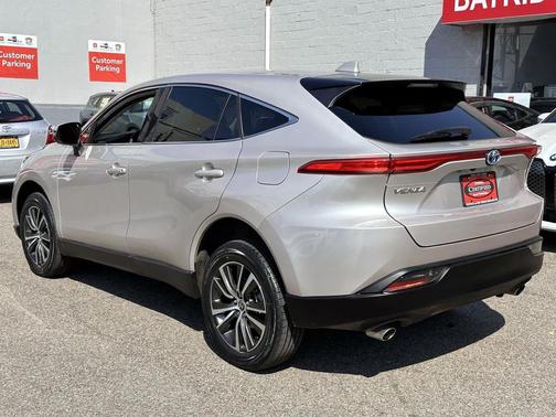 Titanium Glow 2024 Toyota Venza LE