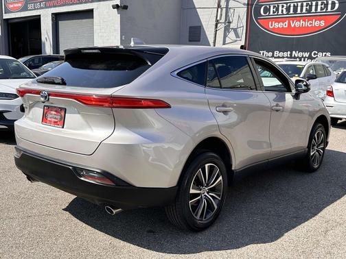 Titanium Glow 2024 Toyota Venza LE