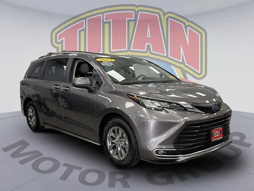 2023 Toyota Sienna XLE