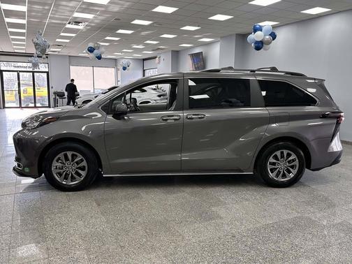 2023 Toyota Sienna XLE