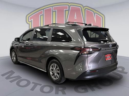 2023 Toyota Sienna XLE