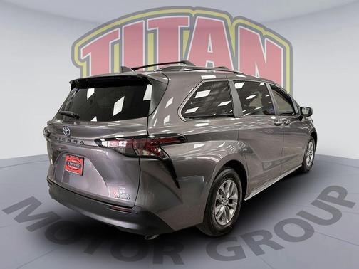 2023 Toyota Sienna XLE