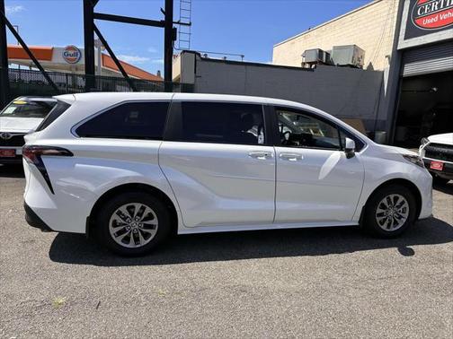 2025 Toyota Sienna XLE 7 Passenger
