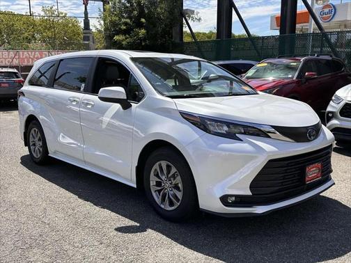 2025 Toyota Sienna XLE 7 Passenger