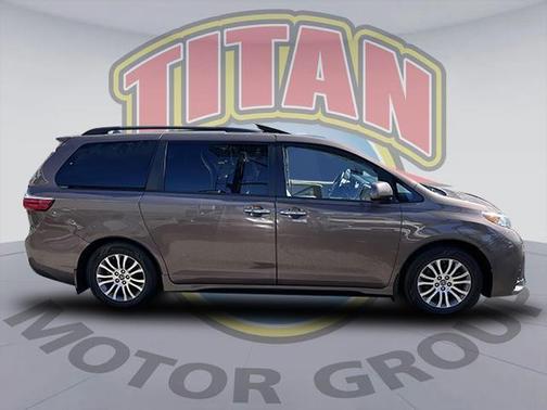 2018 Toyota Sienna XLE