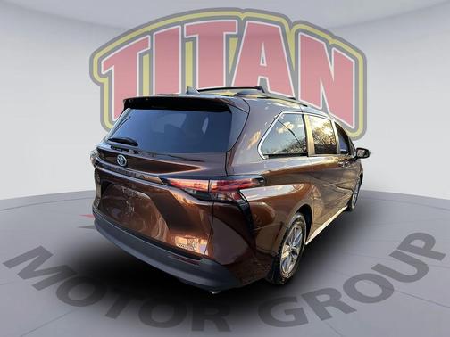 2022 Toyota Sienna LE