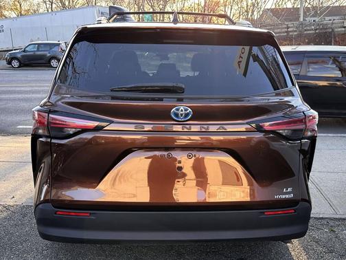 2022 Toyota Sienna LE