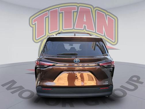 2022 Toyota Sienna LE