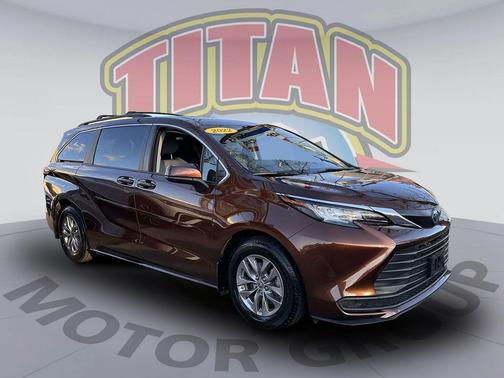 2022 Toyota Sienna LE