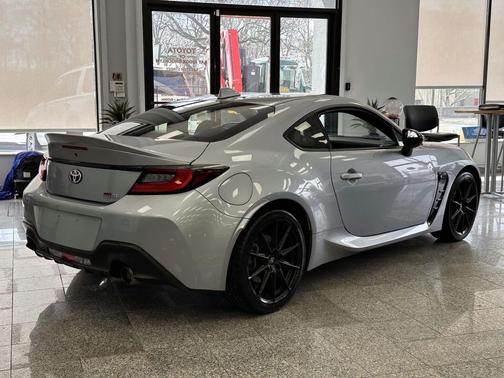 2025 Toyota GR86 Premium