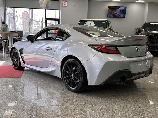 2025 Toyota GR86 Premium