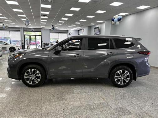 2025 Toyota Highlander Hybrid XLE