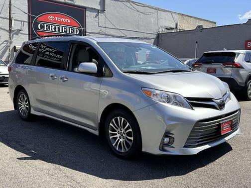 2020 Toyota Sienna XLE