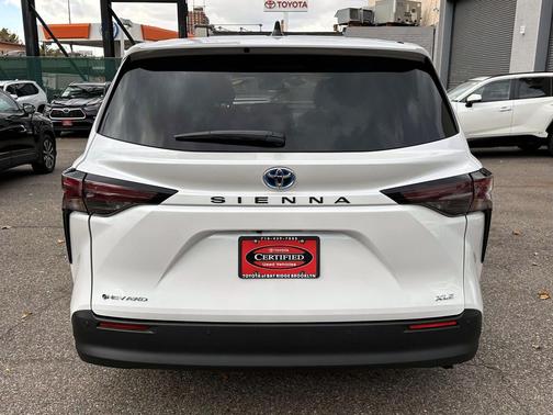 2025 Toyota Sienna XLE