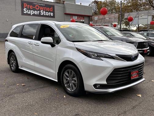 2025 Toyota Sienna XLE