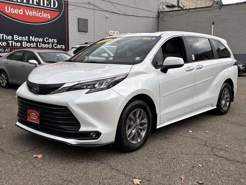 2025 Toyota Sienna XLE