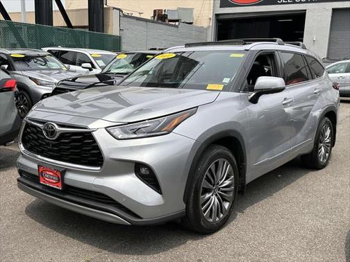 2022 Toyota Highlander Platinum