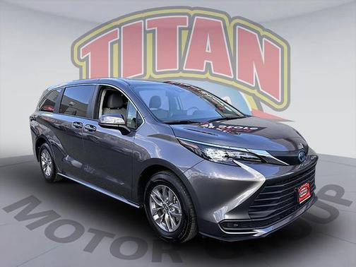 2024 Toyota Sienna LE