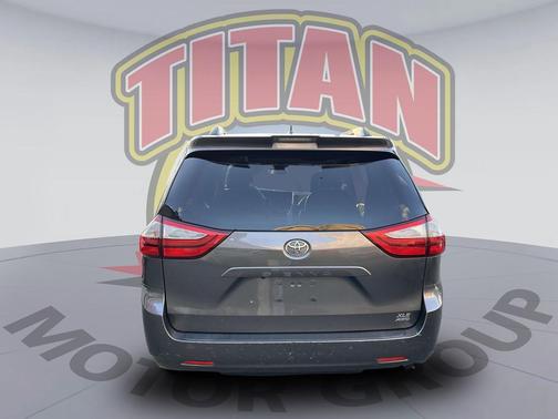 2019 Toyota Sienna XLE